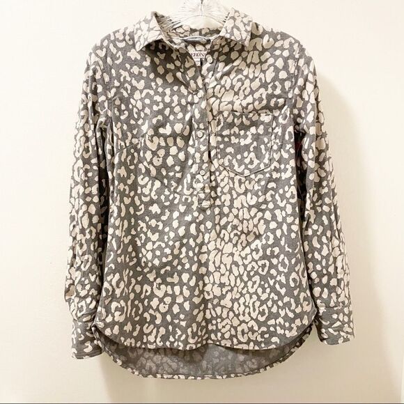Merona Popover Gray Animal Print Shirt - Size XS - Picture 1 of 6